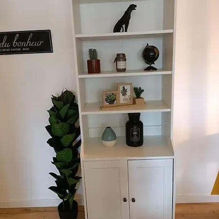 Le Yellow Corner - Place Ney Lägenhet