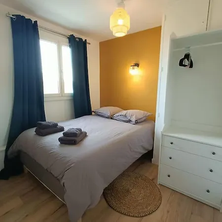 Le Yellow Corner - Place Ney Apartment