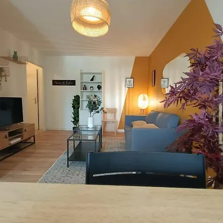 Le Yellow Corner - Place Ney Апартаменты *