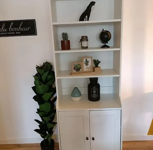 Le Yellow Corner - Place Ney Apartamento