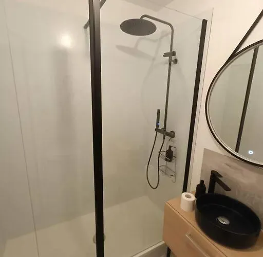 Le Yellow Corner - Place Ney Анже