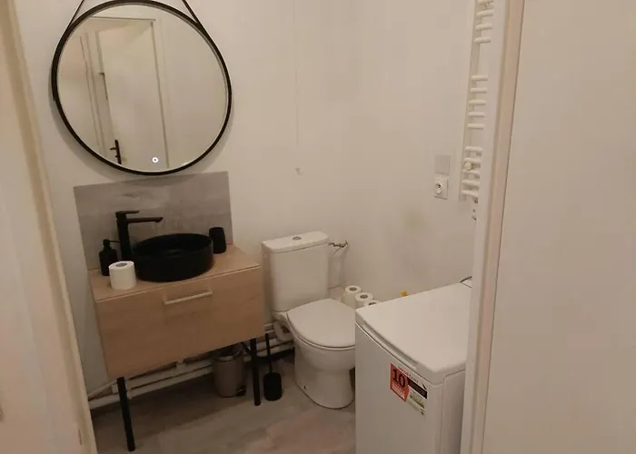 Le Yellow Corner - Place Ney * Анже